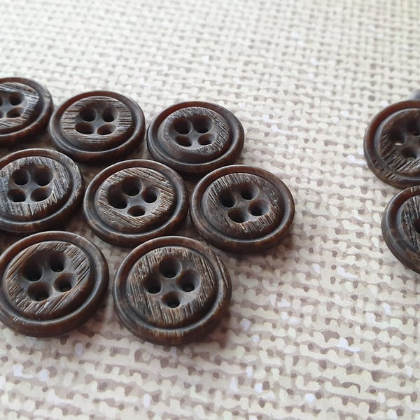 11 16" 18mm 28L Brown wood EFFECT Buttons