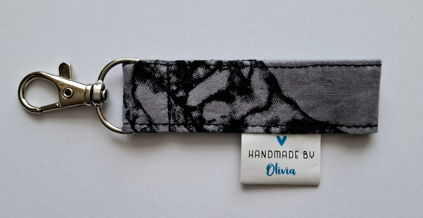 Handmade marble effect fabric keyring 