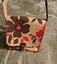 Sturdy fully lined cross body flowered bag - Image 7