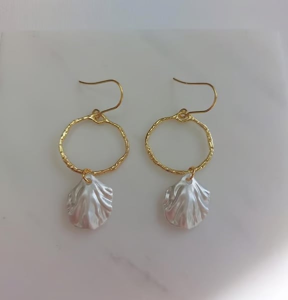 Scallop Shell Beach Drop Earrings