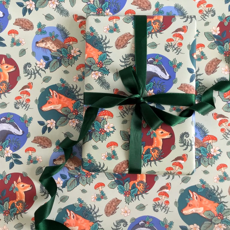 Gift Wrap Pack of 2 sheets with 2 tags, Festive Woodland Friends