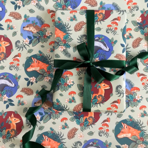 Gift Wrap Pack of 2 sheets with 2 tags, Festive Woodland Friends
