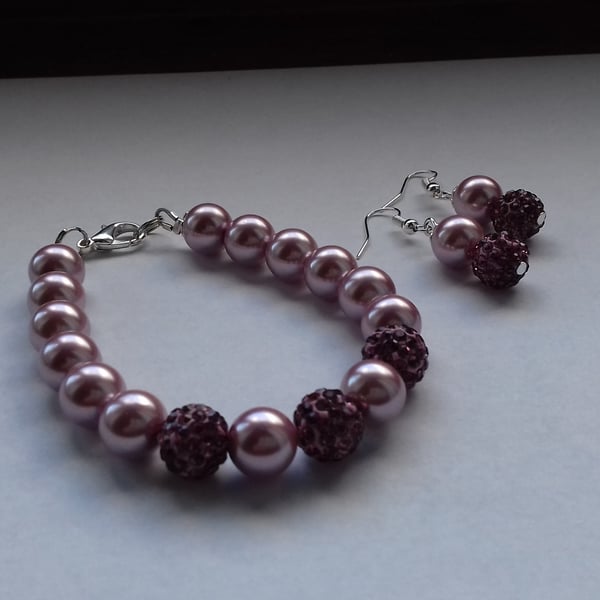 MAUVE AND SILVER, PEARL AND PAVE BEAD BRACELET AND EARRING SET.