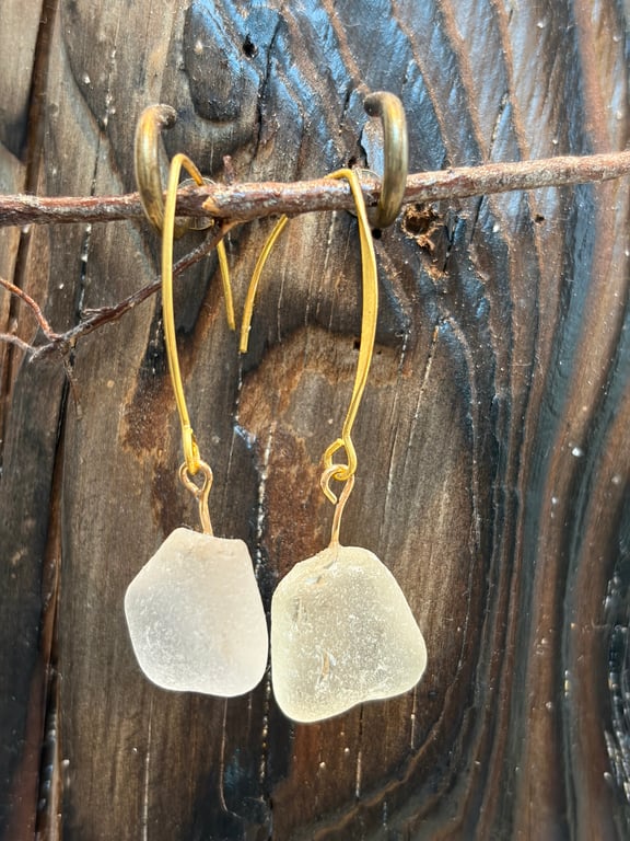 White round sea glass dangle earrings 