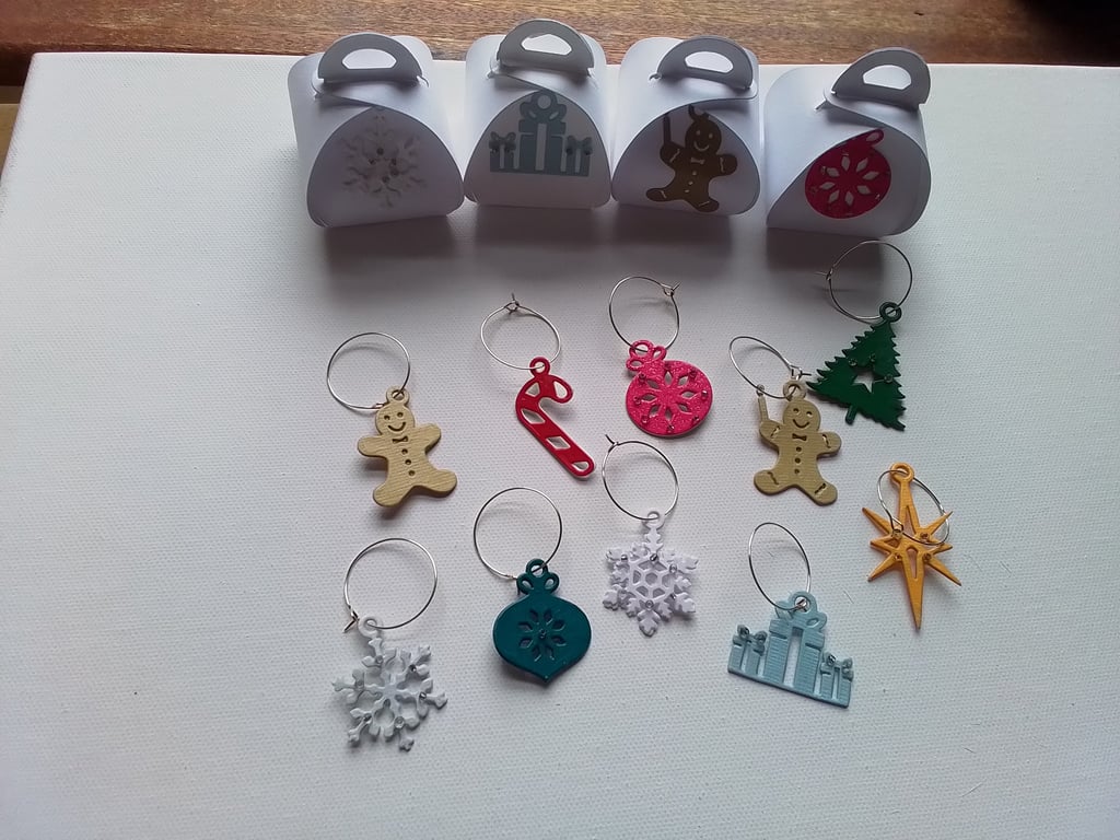 Christmas table decorations. Ref 151