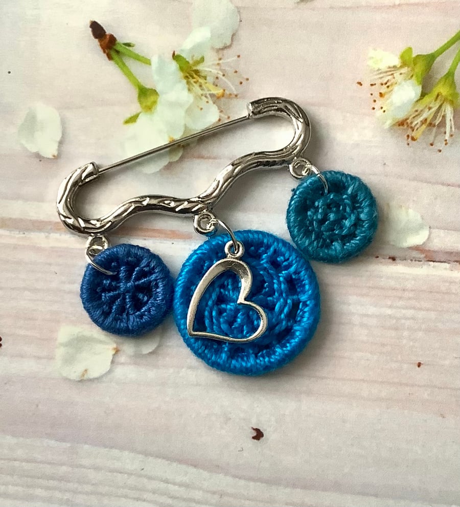 Dorset Button Kilt Pin Brooch