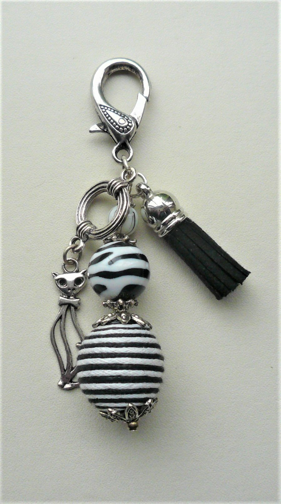Black and White Striped Bead Cat  Tassel Key Ring  Bag Charm   KCJKY11