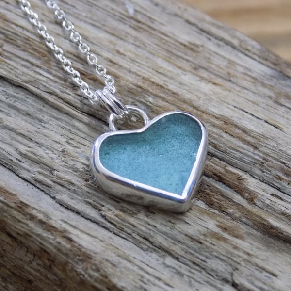 Sea glass heart pendant, necklace set in silver 