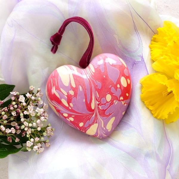 Lilac gold and crimson hanging marbled ceramic heart decoration 