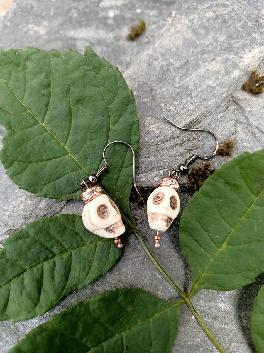 Rose Skull black dangle drop earrings gothic alternative