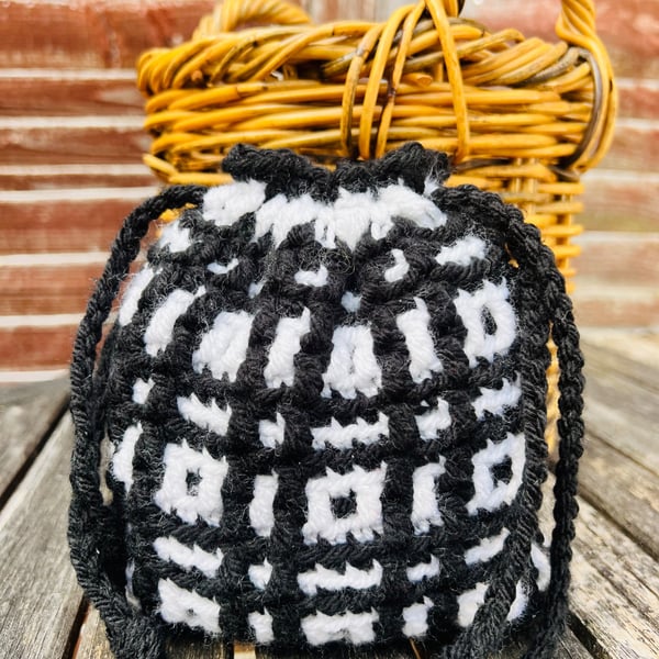 Handmade Crochet Drawstring Pouch Black & White (bag)