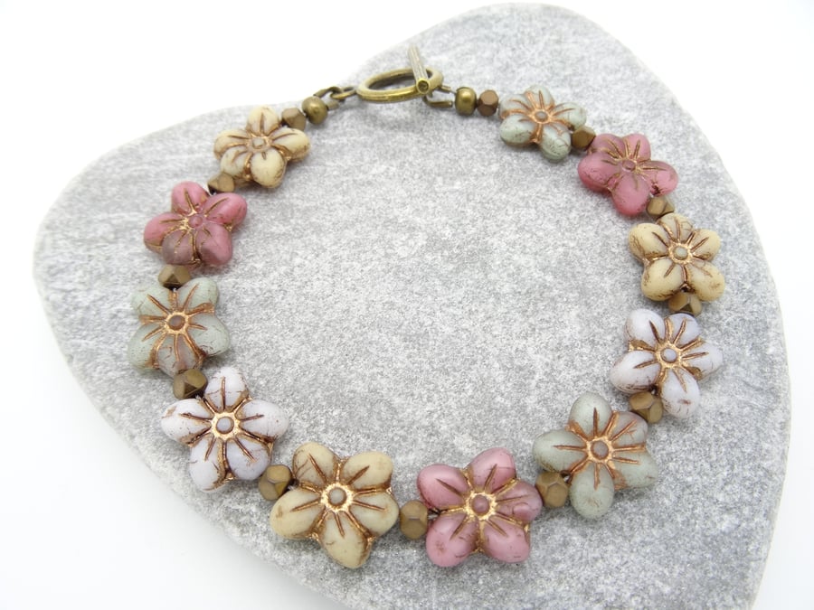 Daisy Bracelet, Czech Glass Bracelet, Pastel Shades Bracelet, Boho Jewellery.