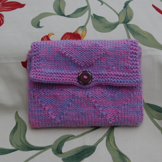 Kindle Case knitted pink with hearts