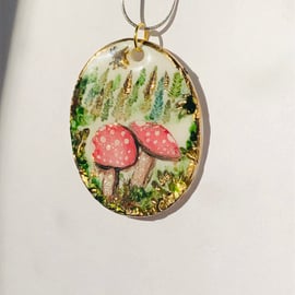 Mushroom pendant in vegan porcelain, handcrafted 