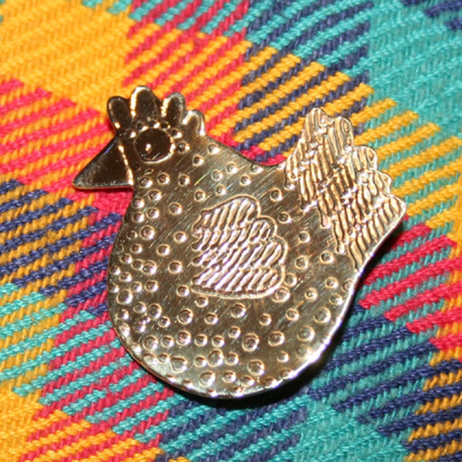 Spotty chicken brooch