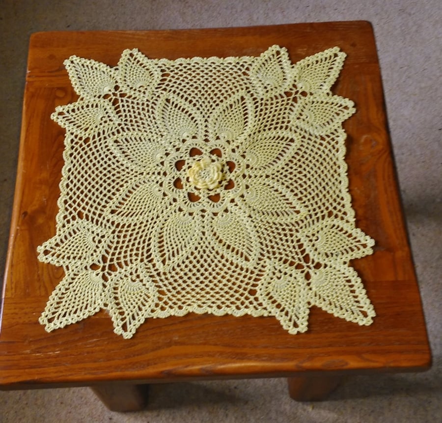 CENTREPIECE or DOILY FOR TABLE DECORATION - LARGE SQUARE WITH PINEAPPLE CORNERS 