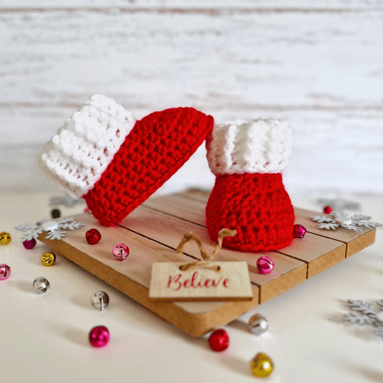 Crochet Baby Christmas Booties – Newborn to 6 Months