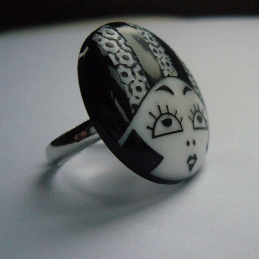 Art Deco Lady in hat Ring