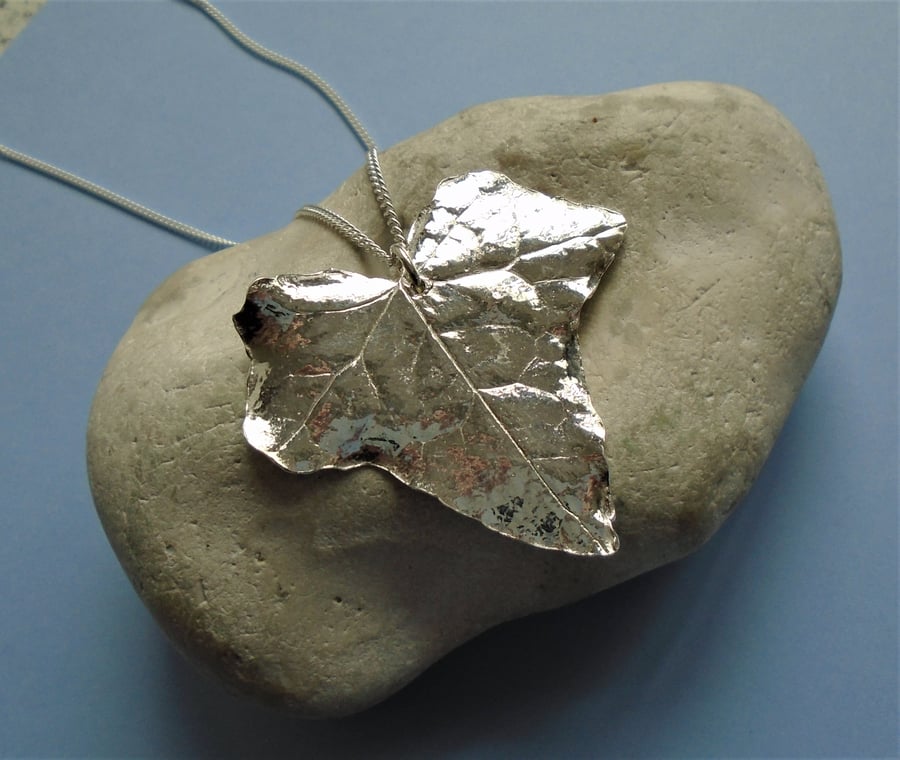 Large ivy leaf pendant in fine silver