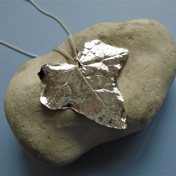 Large ivy leaf pendant in fine silver