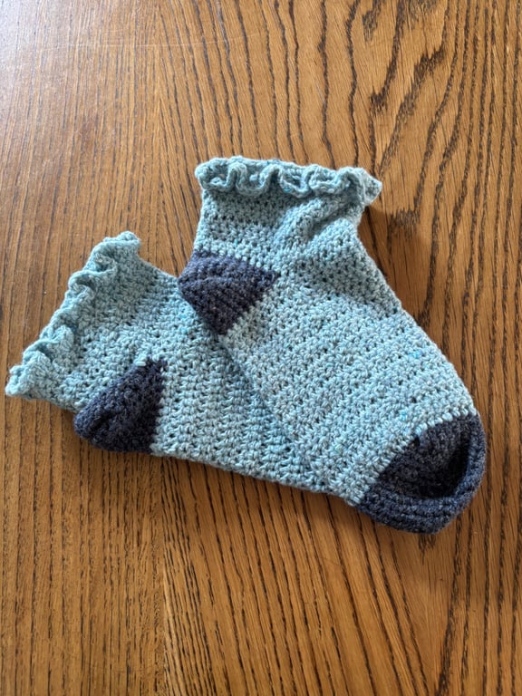 Pair of crochet woolly blue socks with a frill top, size 4