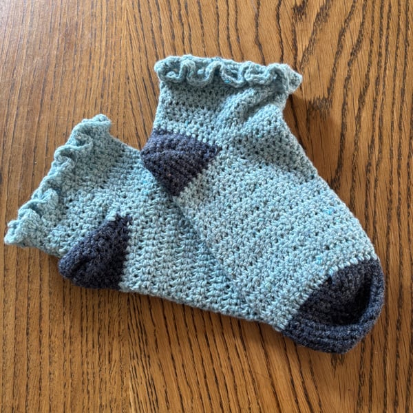 Pair of crochet woolly blue socks with a frill top, size 4