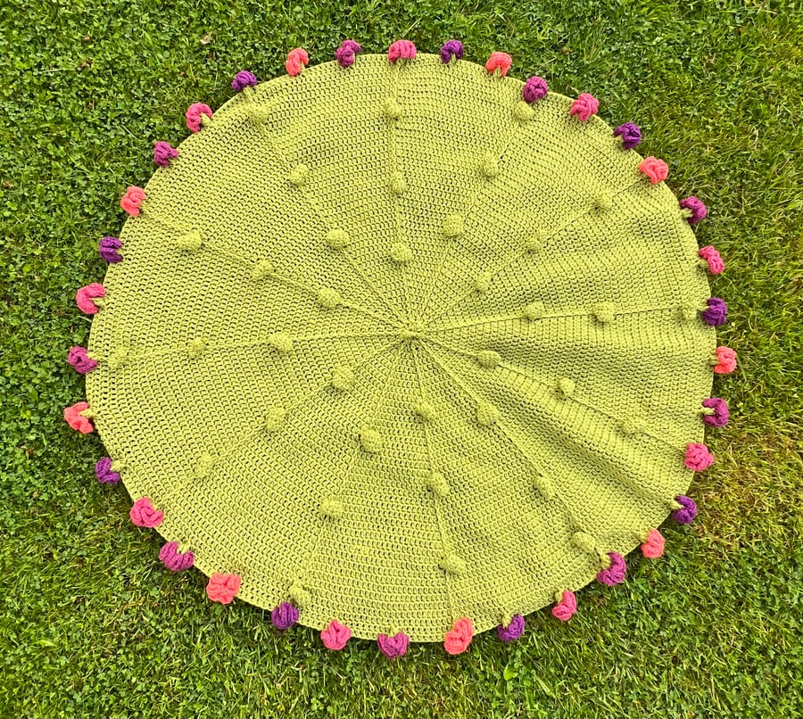 Handmade Crochet Bouquet Blanket – 115cm Round – Flower Edge Detail – Stylecraft