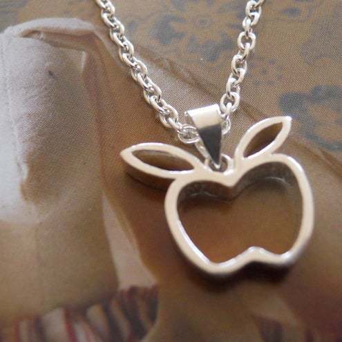 ♥ Cute apple necklace