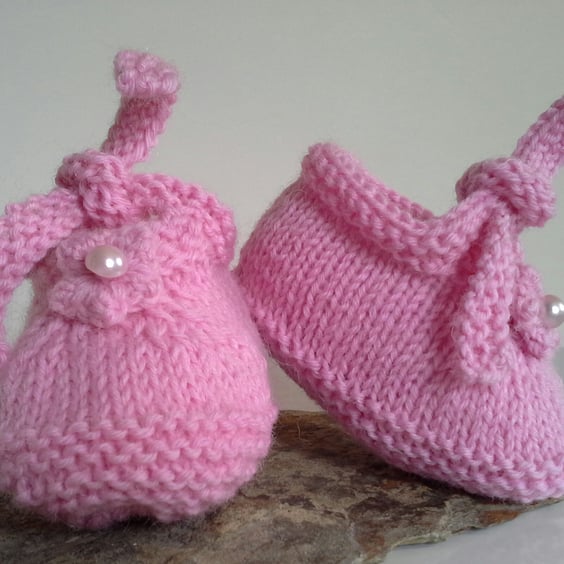 Luxery Baby Girl's Hand Knitted Tie Booties with wool  0-6 months size