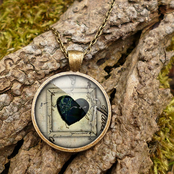 Black Heart No.1 Large Necklace (RR04)