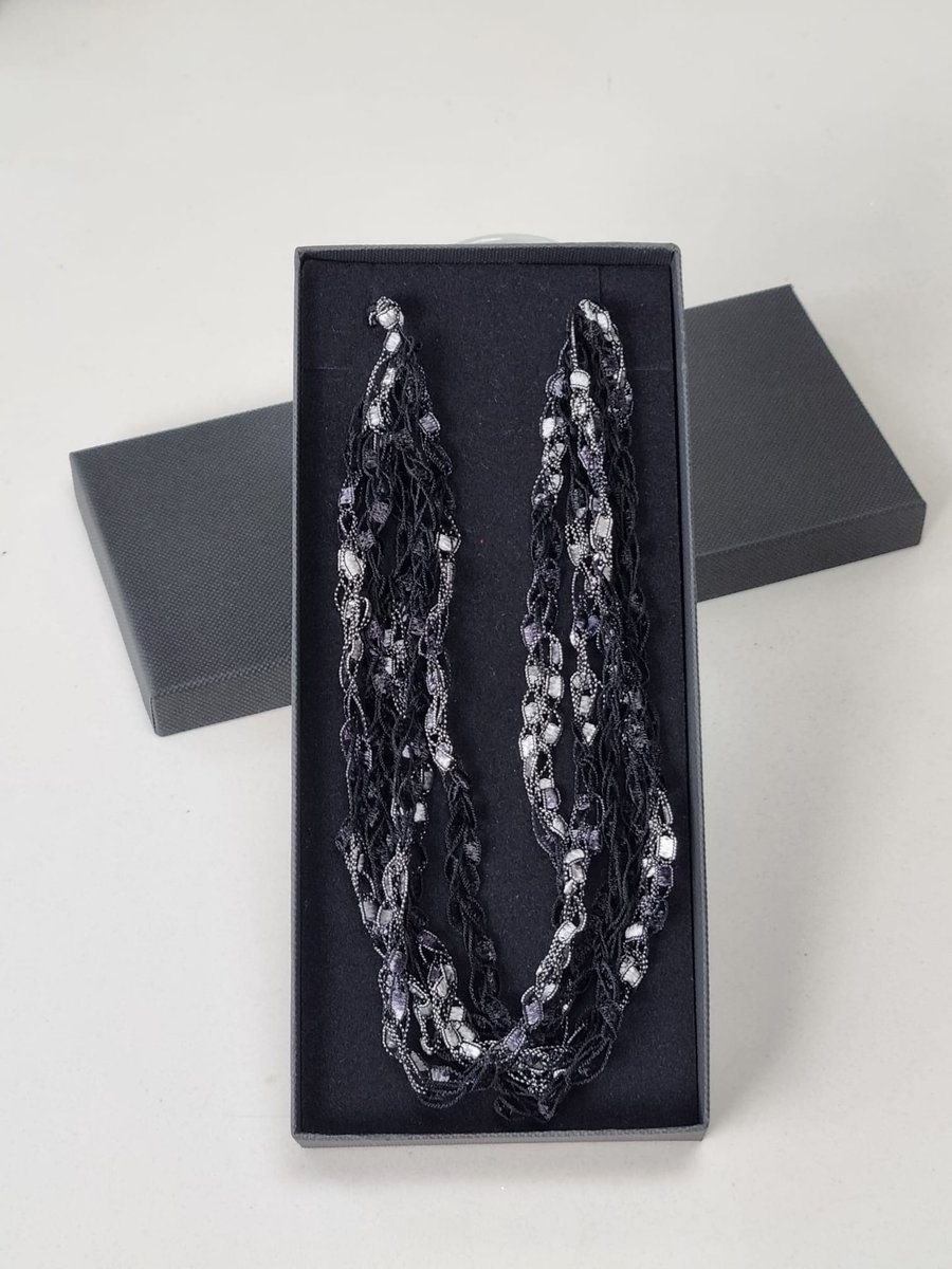 Crocheted necklace, lightweight