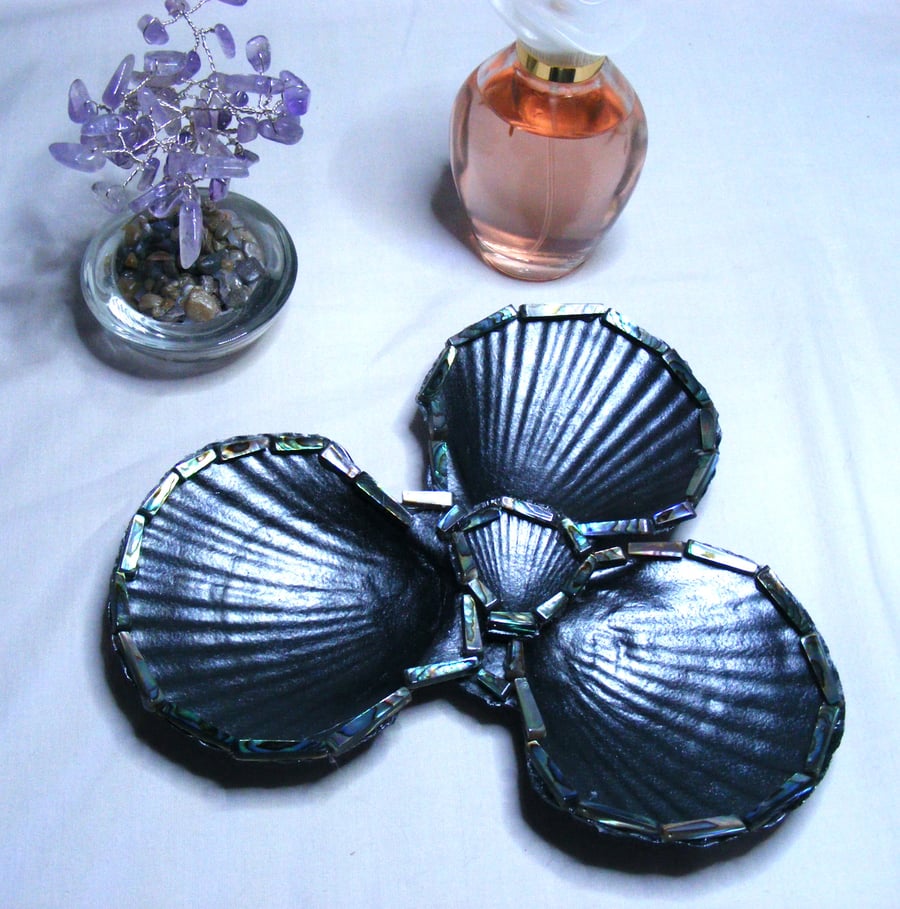Metallic black scallop shell trinket dish.