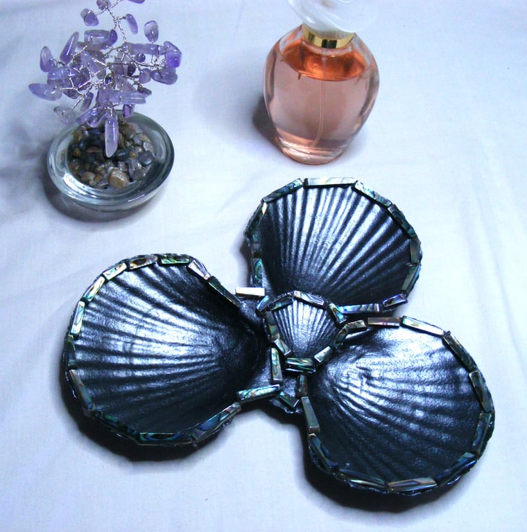 Metallic black scallop shell trinket dish.