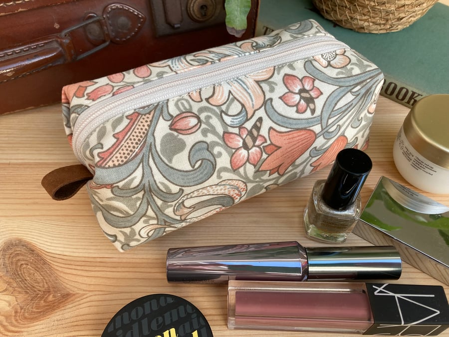 William Morris Make Up Bag - Cream Golden Lily