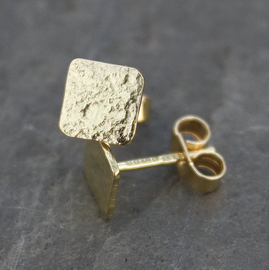 Square stud earrings -18 carat gold
