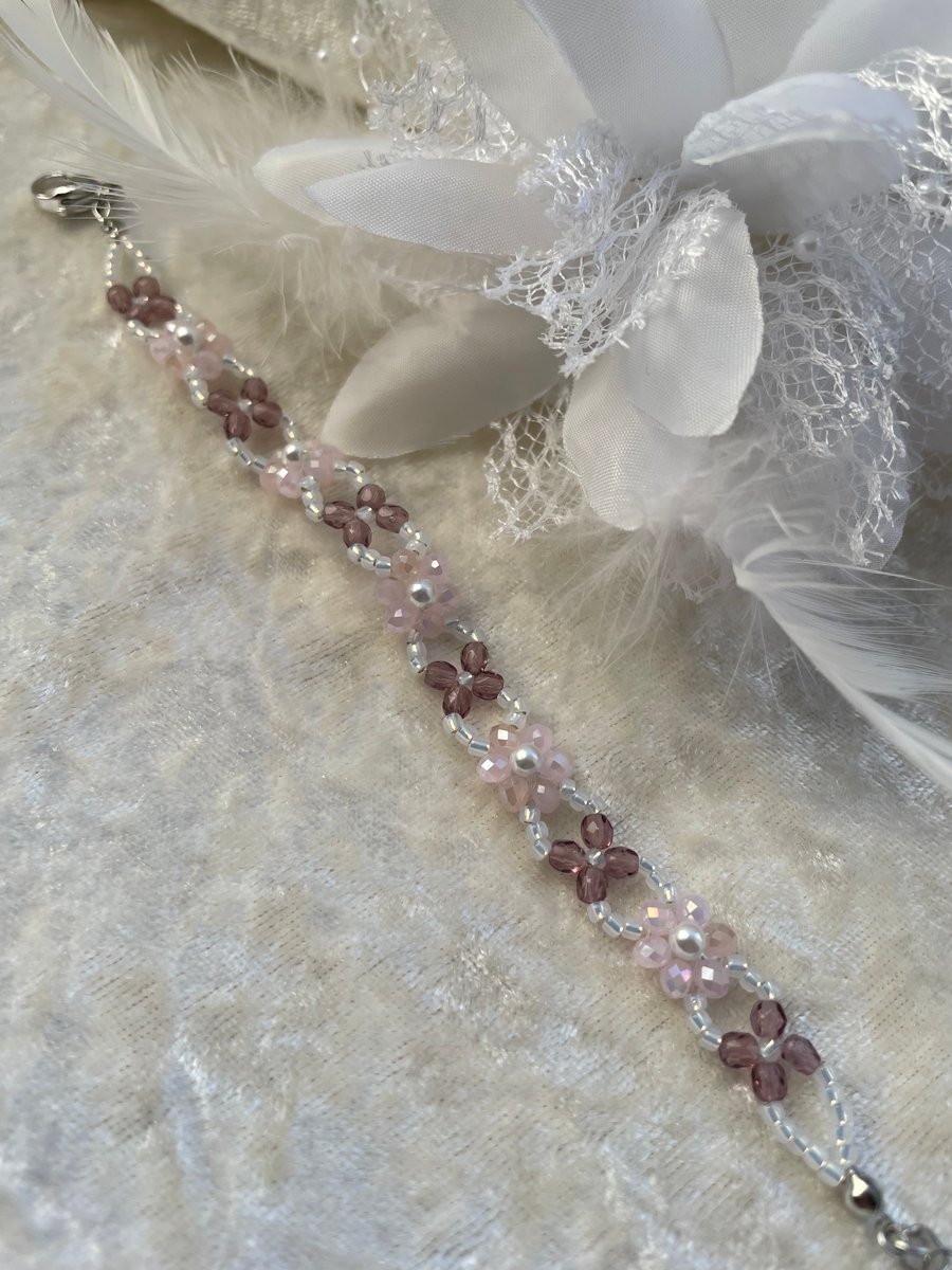 Pale pink little flower bracelet 