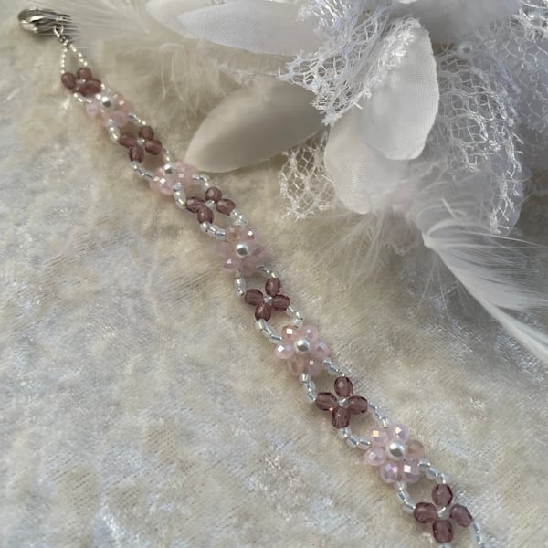 Pale pink little flower bracelet 