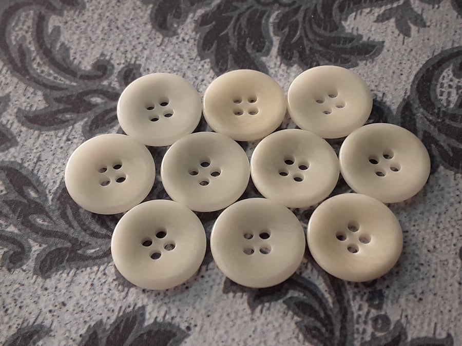15mm 24L Corozo nut Buttons Natural product