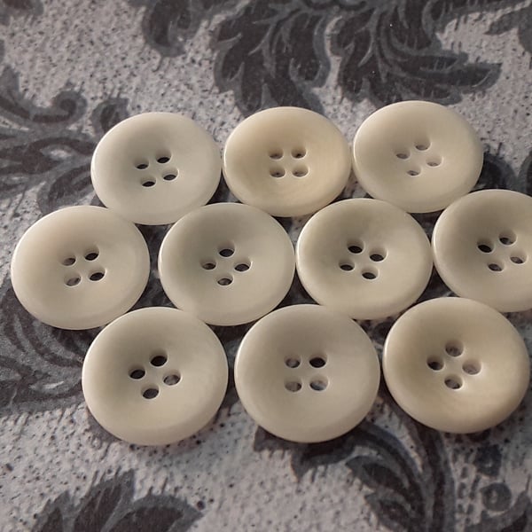 15mm 24L Corozo nut Buttons Natural product