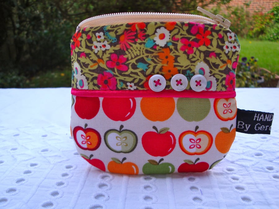 Small cotton Coin purse - mini make up bag - apples - Liberty Print .