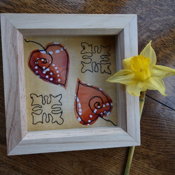 Box framed fabric design using the free motion embroidery technique