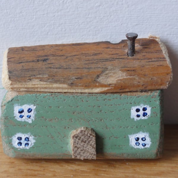 Little green house - fridge magnet