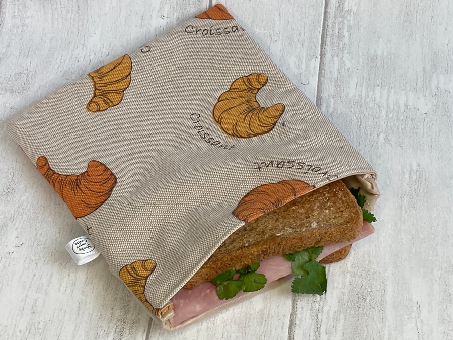 Large sandwich bag. Reusable and eco-friendly linen-look with croissants