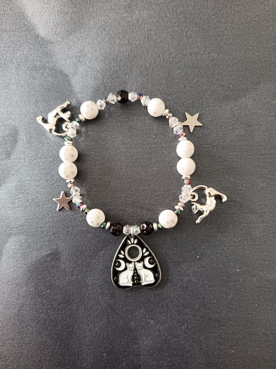 Elasticated black and white cat and star themed beads and charms bracelet 