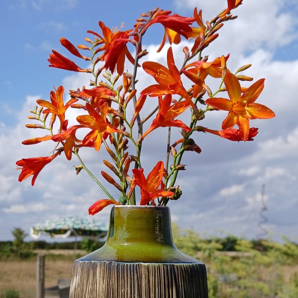 Bud vase
