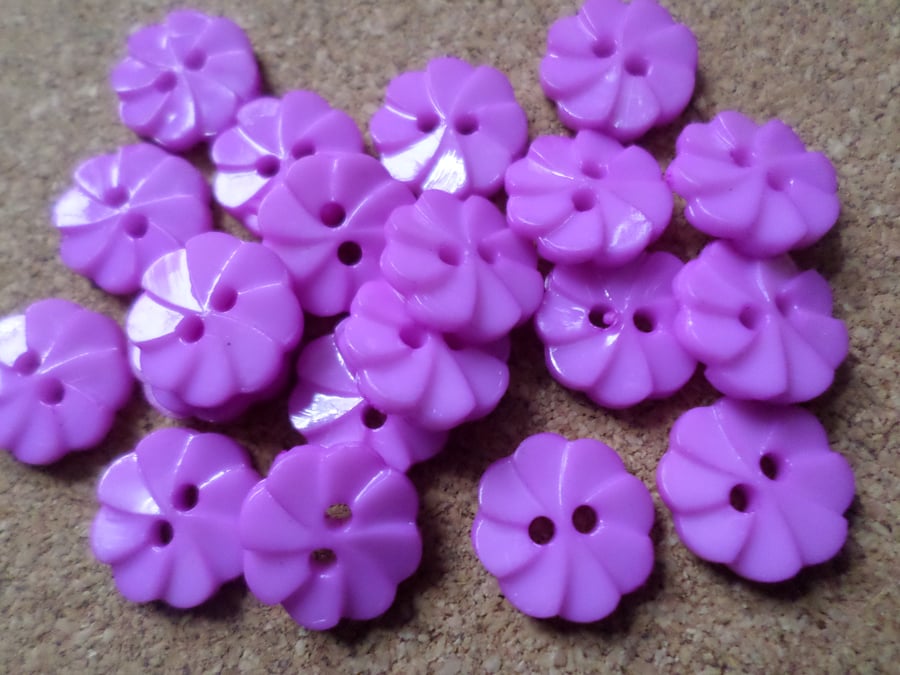20 x 2-Hole Acrylic Buttons - Round - 14mm - Ridged Flower - Purple 