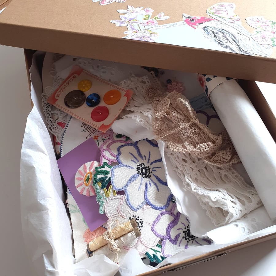 Beautiful bundle of upcycled vintage haberdashery and more for inspiration 