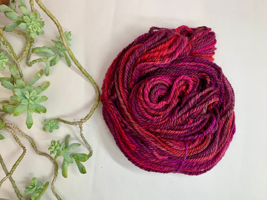 Hand spun yarn. Wool. 