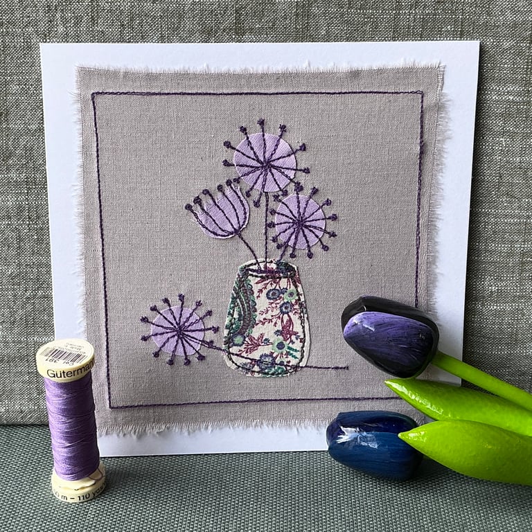 Embroidered appliqué greetings card with envelope