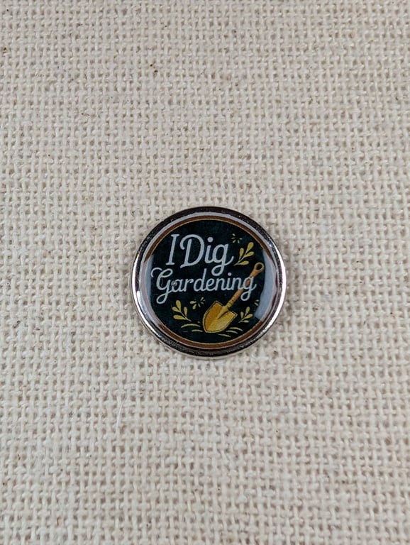 I Dig Gardening - Garden Themed Badge - Large Resin Topped Pin Badge